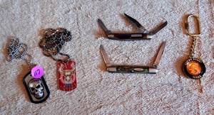 lot 117 image: ASSORTMENT OF VINTAGE PEN KNIVES, KEYCHAIN, & DOG TAG STYLE CHAINS
