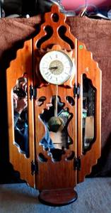 lot 122 image: LARGE FOLDABLE WOODEN CLOCK WITH MIRROR & PENDULUM ARM - BATTERY OPERATED
