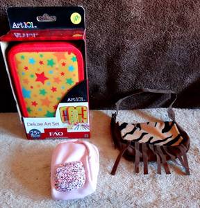 lot 163 image: ART 101 25 PIECE DELUXE ART SET - NEW & TWO SMALL BAGS