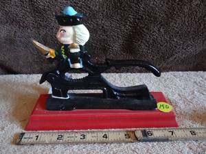 lot 190 image: AWESOME TABLETOP NUTCRACKER - UNUSED