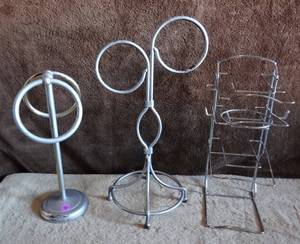 lot 195 image: ASSORTMENT OF METAL RACKS AS SHOWN