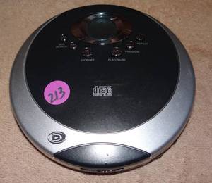 lot 213 image: 2004 DURABRAND Compact Disc Player CD-895
