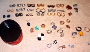lot 231 image: LARGE ASSORTMENT OF VINTAGE COSTUME EARRINGS AS SHOWN