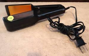 lot 235 image: Gold N Hot Professional 2 Straightening Flat Iron Belson GH9807
