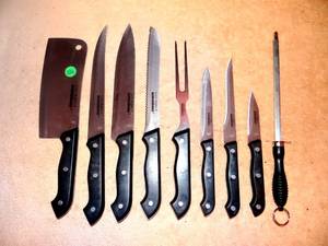 lot 236 image: 9 PIECE GOURMET TRADITIONS KNIFE SET