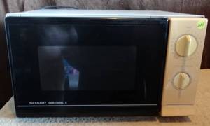 lot 244 image: SHARP R-3F50 VINATGE MICROWAVE OVEN - TESTEDWORKS W CAROSEL