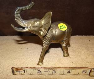 lot 256 image: BRASS ELEPHANT DISPLAY AS SHOWN