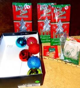 lot 257 image: ASSORTMENT OF CHRISTMAS ITEMS AS SHOWN