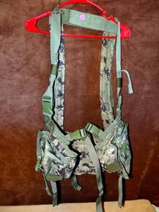 lot 240 image: US ARMED FORCES CAMO VEST & BELT