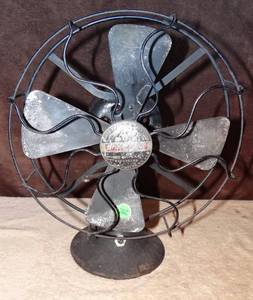 lot 266 image: ANTIQUE METAL DAY FAN (NEEDS RE WIRING)