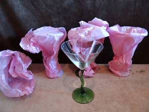 lot 277 image: BEAUTIFUL HAND BLOWN MARTINI GLASSWARE ( SET OF 4)