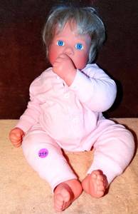 lot 294 image: Lee Middleton Doll 1996 Thumb Sucking 081595 USA 19 Blond Hair Blue Eyes $$$