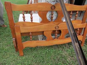lot 31 image: Full size blond wood bed. Includes headboard footboard and side rails