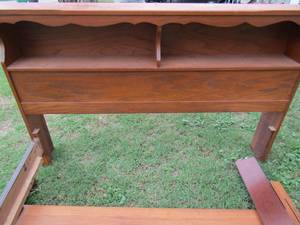 lot 41 image: MID MODERN BOOKCASE HEADBOARD,  FOOTBOARD & METAL SIDE RAILS  FULL SIZE  DARK OAK
