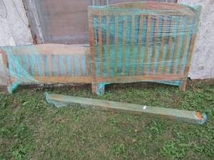 lot 61 image: MID MODERN  HEADBOARD,  FOOTBOARD & METAL SIDE RAILS -  BLONDE WOOD,   FULL SIZE