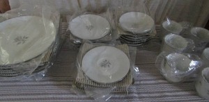 lot 4 image: Allure China- dinner plates, cups, saucers, bread saucer and bowls Place setting for 6  30 PCS