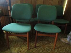 lot 9 image: Danish Art Furn MCM chairs (Prob Teak)  33x19x17  QTY 6