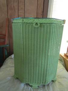 lot 48 image: Glass Top green wicker basket by Loyd Loom British made 13x13x24