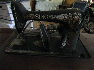 lot 65 image: Singer sewing machine in cabinet treadle sewing 2 drawers (wheels in drawers) Serial# G-9076332(1921-1923)  36x17x30 folded