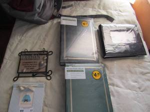 lot 87 image: Hanging grandkids photo book and assorted albums