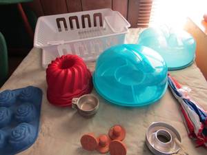 lot 91 image: 2 covered Tupperware bowls, food umbrella, mini Bundt pans x7  2 silicone molds,  Ceramic cookie stamps