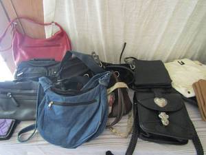 lot 99 image: Large lot of handbags and purses