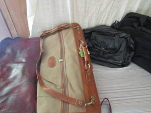 lot 100 image: 2 black computer bags and 2 large hanging bags