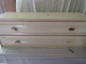 lot 110 image: 2 drawer caddychest. 1 knob off but included in drawer