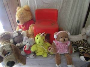 lot 120 image: Red childs chair and lot of stuffed animals