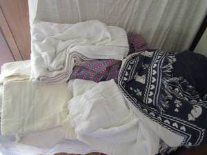 lot 121 image: Lap blankets, pillow cases and fabric