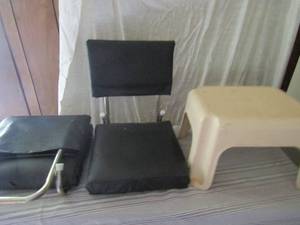 lot 124 image: 2 Black stadium chairs and a small white step stool