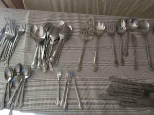 lot 125 image: Full set of Korean stainless silverware 30 pieces with 8 pieces of matching serving pieces