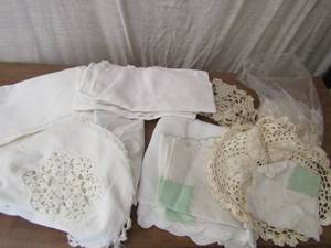 lot 133 image: Doilies (over 10) And place setting napkins