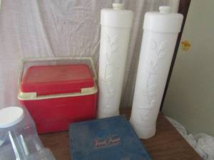 lot 141 image: IGLOO COOLER - RED TRIVIAL PURSUIT,  RUBBERMAID WATER JUG  2 WHITE PLASTIC TOILET PAPER ROLL HOLDERS