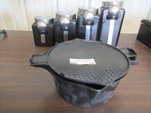 lot 16 image: Kitchen cannisters with lids x 4, measuring spoons and strainer