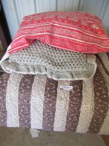 lot 28 image: King size bed spread and decorative pillows