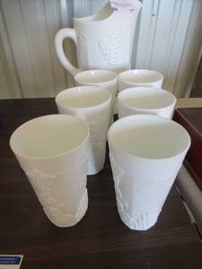 lot 31 image: Milk Glass waterIce Tea glasses and pitcher