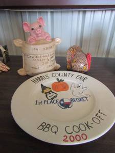 lot 33 image: Pig cookie jar, Ceramic Turkey and 1st place award plate for Harris County Fair BBQ cook off 1999