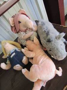 lot 40 image: Stuffed porcine lot