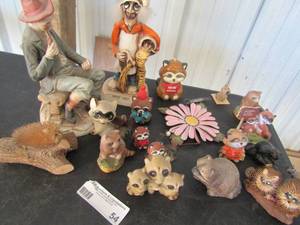 lot 54 image: Lot of Animal figurines PORCELAIN & CERAMIC