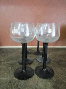 lot 65 image: 6 Luminaire wine glasses from france