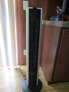 lot 71 image: 40 BioNaire Electric fan