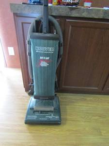 lot 78 image: Green hoover vacume 15.5 amps
