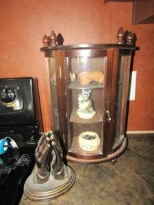 lot 105 image: 15x12 glass front cabinet, raccoon nic nacs and more