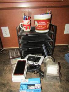 lot 106 image: Smart GEAR Clock thermo, Bucket of pens and pencils, RED Samsung phone, AT&T flip phone   3 tier black LETTER RACK
