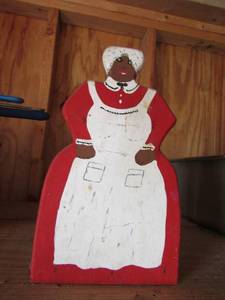 lot 136 image: BLACK AMERICANA Wooden PAPER towel holder