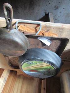 lot 140 image: Cast iron pans 1 flat cast iron pan 6-8