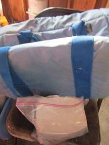 lot 178 image: Foam cups, cooler bag, trays, disposable gloves, disposable flatwear
