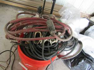 lot 188 image: Bag full of quilt light batting and 2 hanging lights with black extension cord