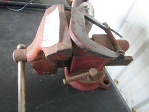 lot 191 image: Red companion vice and rusted C clamp